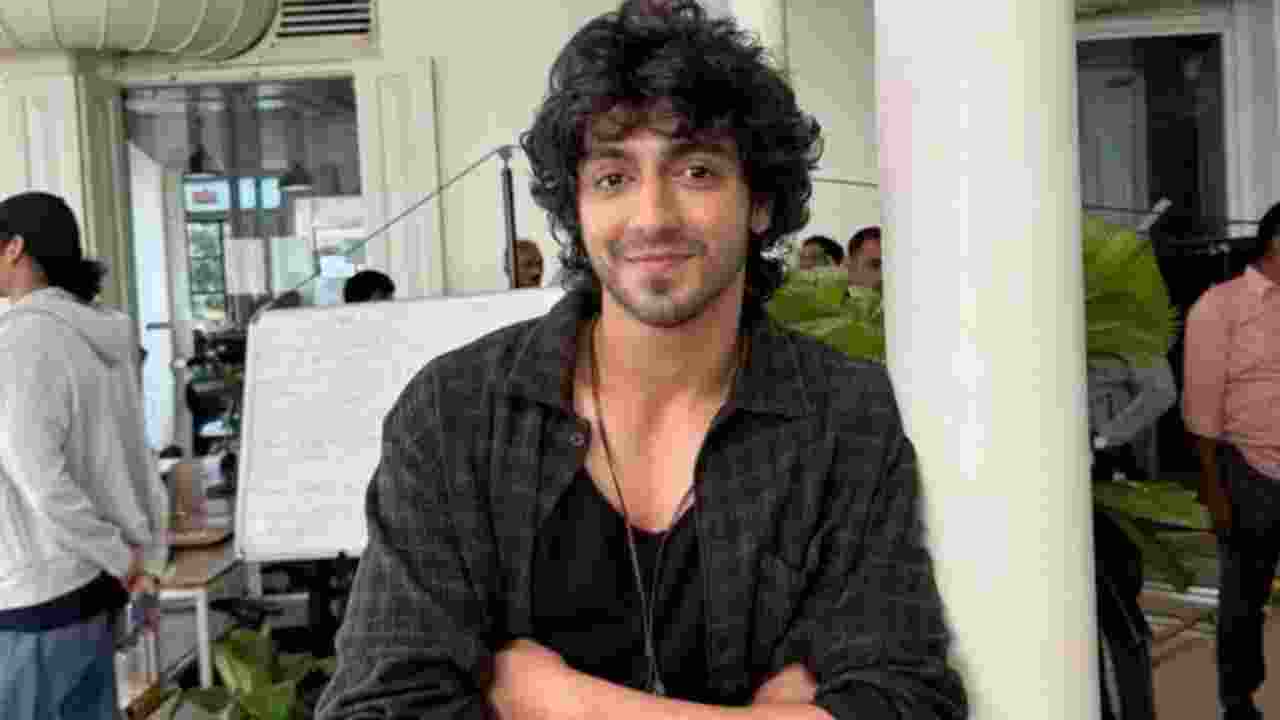 Ahaan comes from one of Bollywood's most well-known families. He is the nephew of actor Chunky Panday and cousin of actress Ananya Panday.
