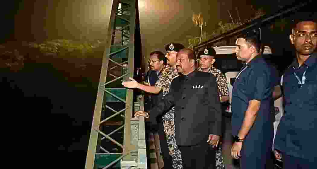 Bengal Guv at Hakimpur border with BSF personnel and security officials to assess reverse migration in the region.