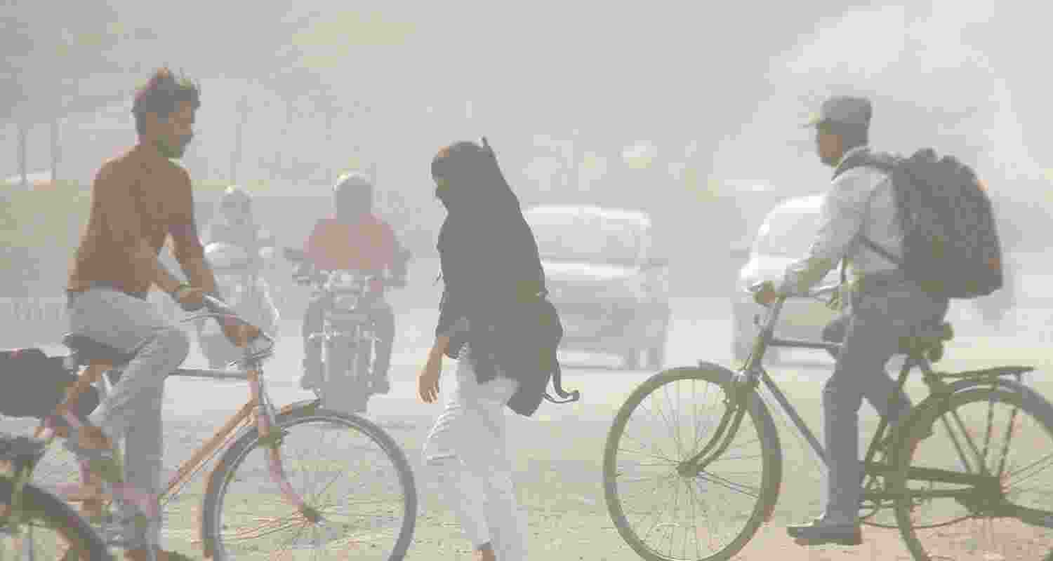  Commuters make their way amid low visibility as air quality continues to deteriorate in Delhi-NCR, in Gurugram, Tuesday, Nov. 11, 2025. Delhi woke up to its worst air quality of the season on Tuesday, with the AQI plunging to into the "severe" category at 423. 