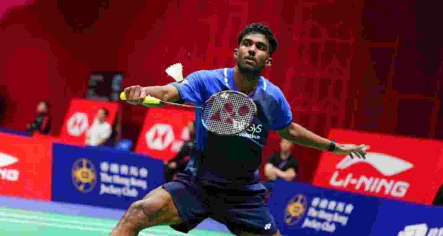 Rising Indian shuttler Ayush Shetty went on a smash-hitting spree on Thursday to unsettle Naraoka.