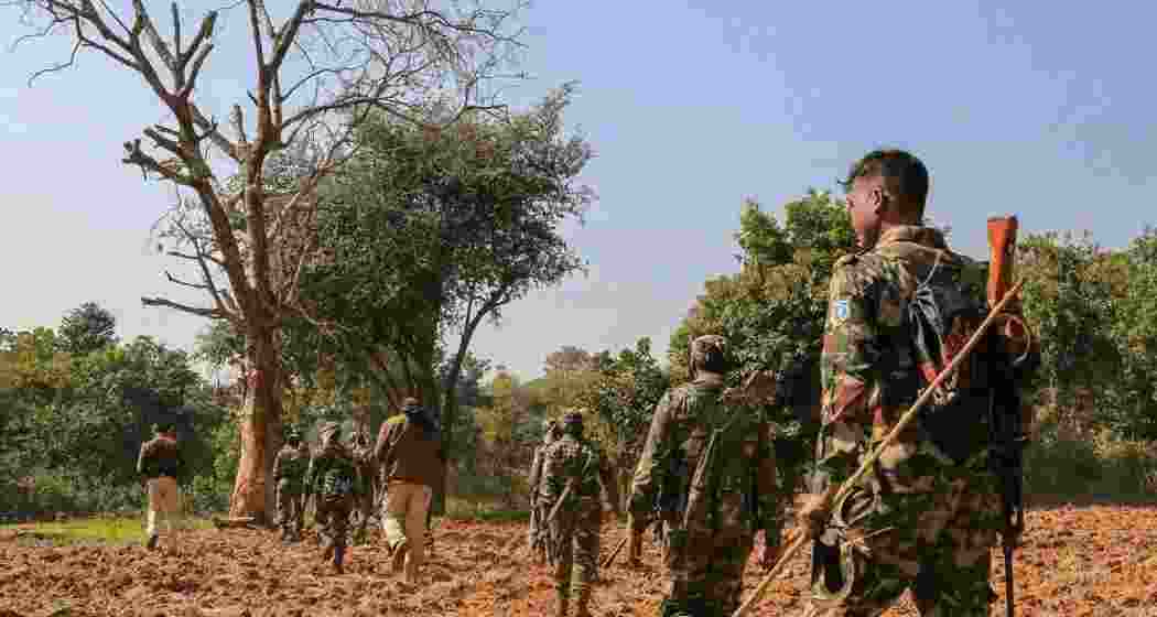 17 Naxalites surrender in Bijapur, 9 had ₹24L bounty