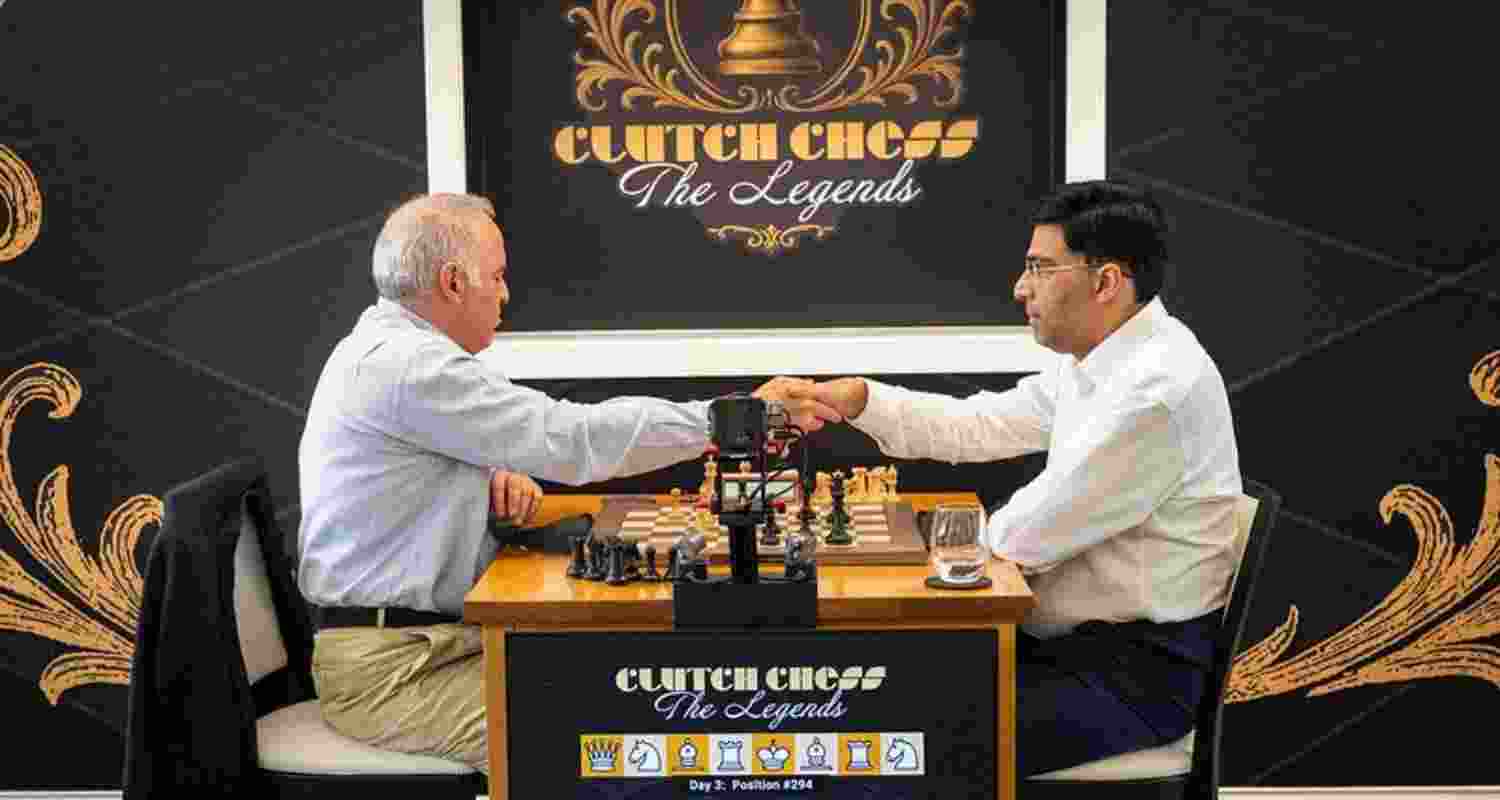  Garry Kasparov and Viswanathan Anand shaking hands after the match.