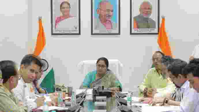 Husband in meetings:Delhi CM facing 'nepotism' allegations of AAP