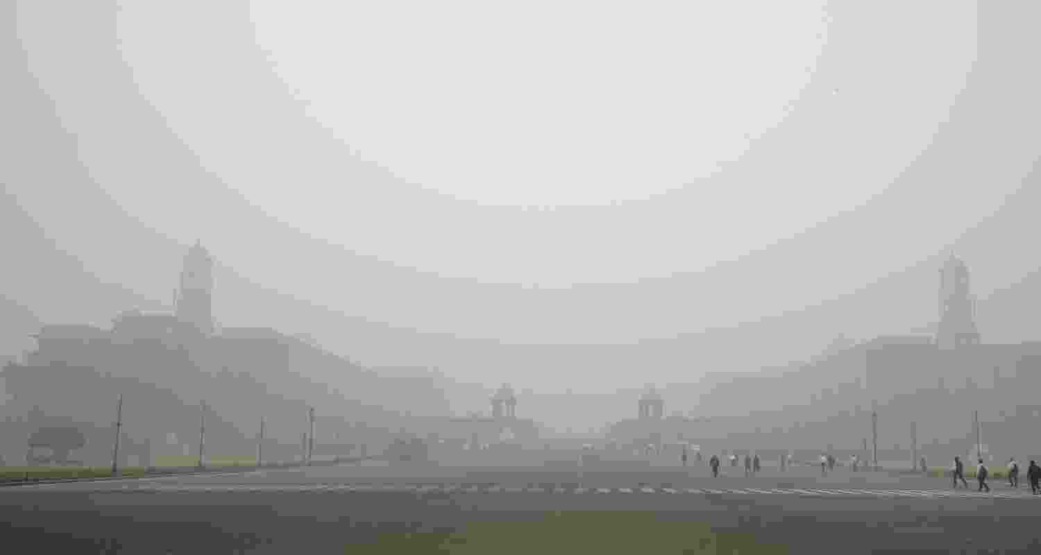Thick smog engulfs Raisina hill as air quality remains in 'severe' category, in New Delhi, Monday.