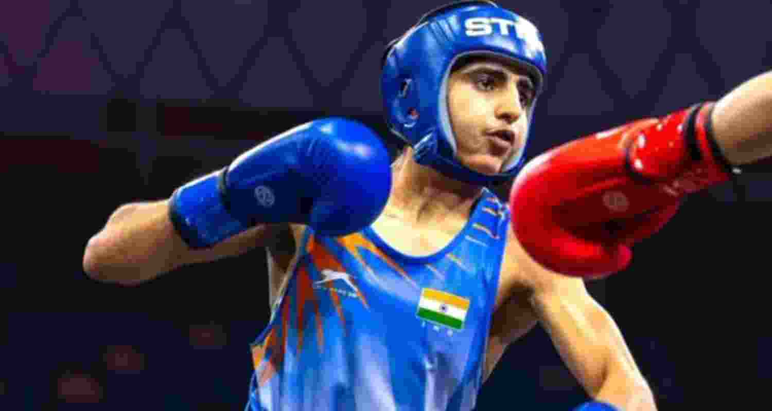 A former Asian Championships and World Cup silver medallist, Minakshi beat Mongolia's Lutsaikhany Altantsetseg in the 48kg semifinals by 5-0.