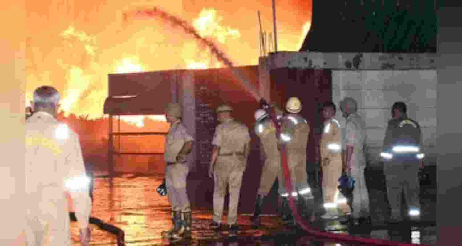 Police suspect that the accident could have occurred due to mishandling at the crackers manufacturing unit.