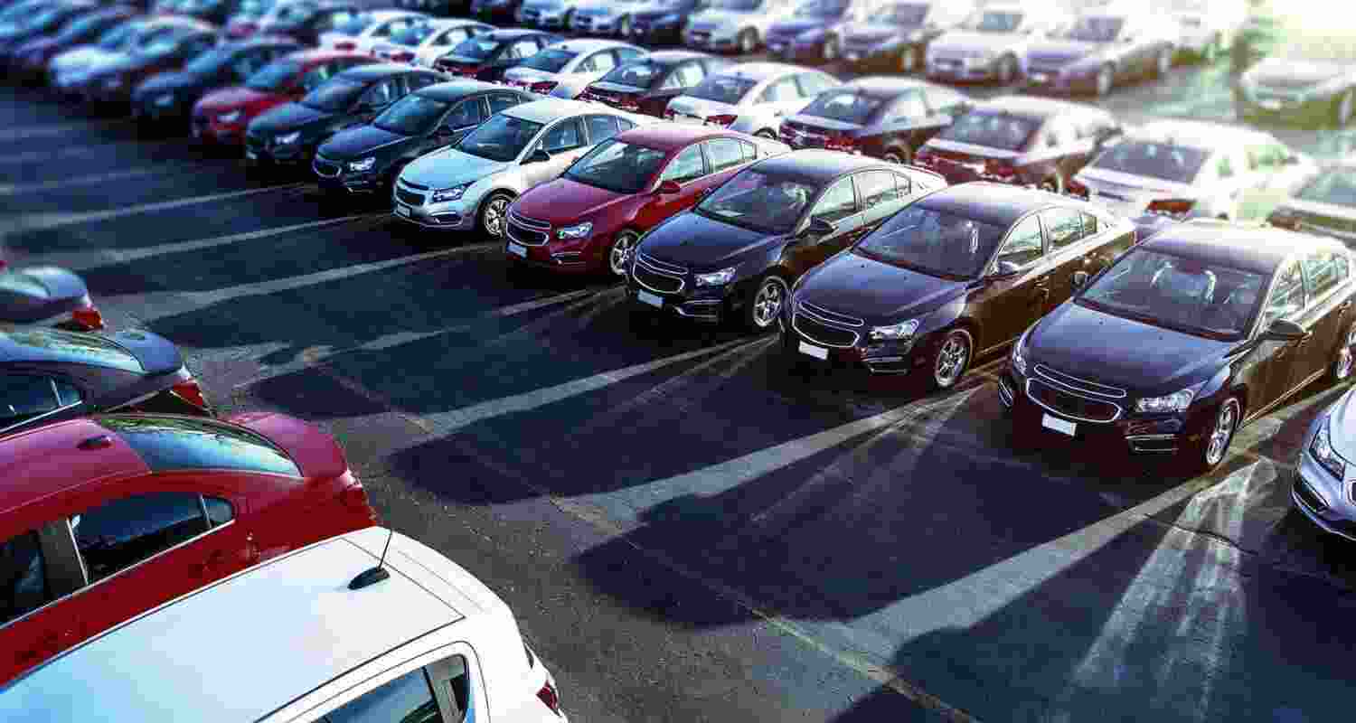 Car market leader Maruti Suzuki India dispatched 1,70,971 units to dealers last month as compared with 1,41,312 units in the same month last year, an increase of 21 per cent