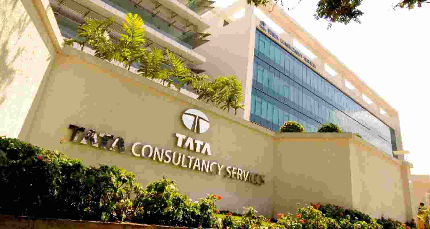 With US President Donald Trump signing an executive order to increase the annual fee on H-1B visas to a staggering USD 100,000 in order to check the “systemic abuse” of the worker visa programme, Indian IT and professional workers are bracing for massive visa cancellations