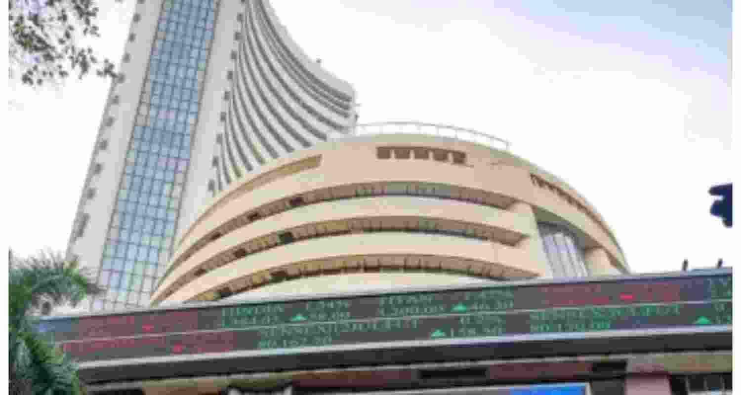 Analysts said a rebound in the rupee from record low levels offered temporary relief, but global uncertainty and sustained foreign selling kept upside potential limited Analysts said a rebound in the rupee from record low levels offered temporary relief, but global uncertainty and sustained foreign selling kept upside potential limited