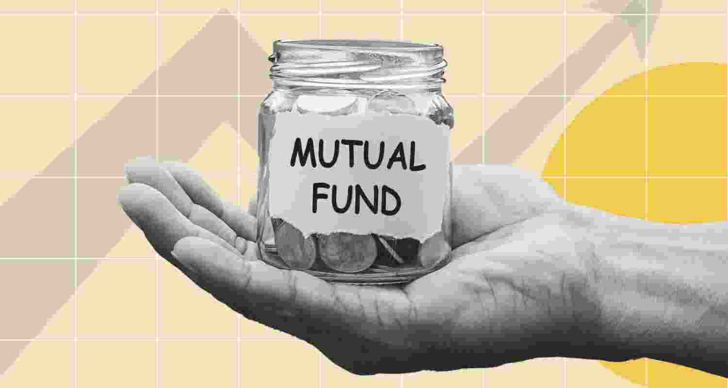 Within equity fund categories, the highest contribution came from Flexi Cap Funds at ₹7,679 crore, followed by Mid Cap Funds with₹5,330 crore. 