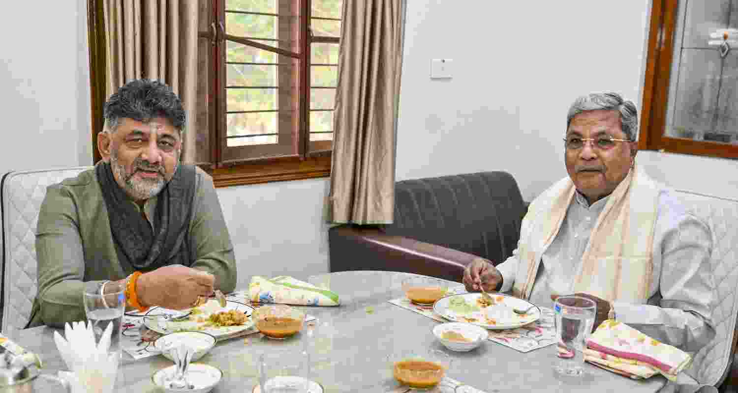 The breakfast meeting was held after intervention by Congress party high command, which is said to have telephoned both leaders to resolve the logjam amicably