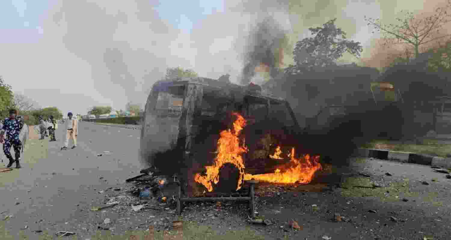 Alauddin Sheikh, a resident of the Sujapur–Kumarpur Gram Panchayat area, had also gone to Jharkhand to work as a street vendor. On Thursday, his family was informed that his body was found hanging in his rented room there