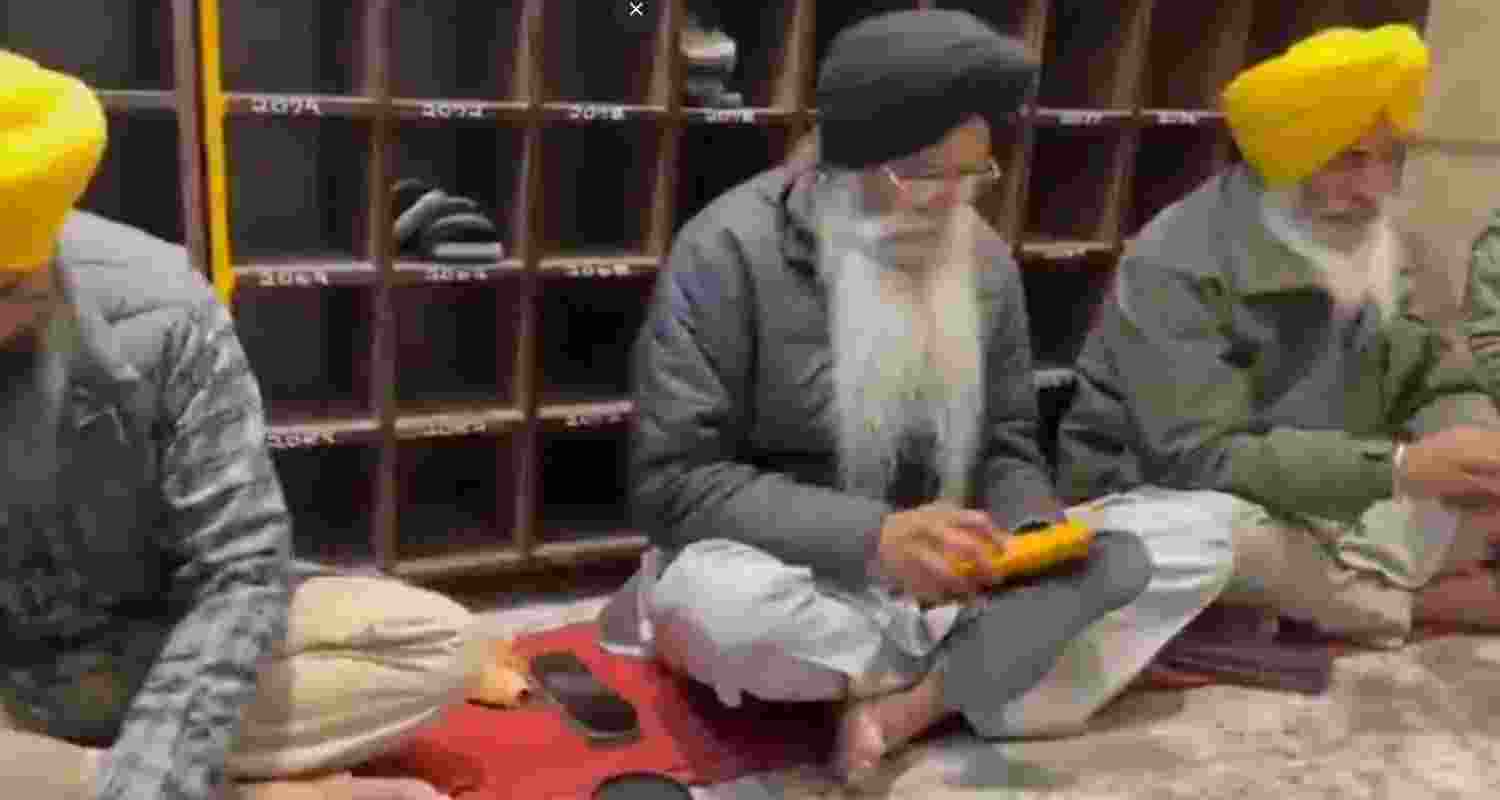 SGPC chief Harjinder Singh Dhami cleaning shoes at the Golden Temple.