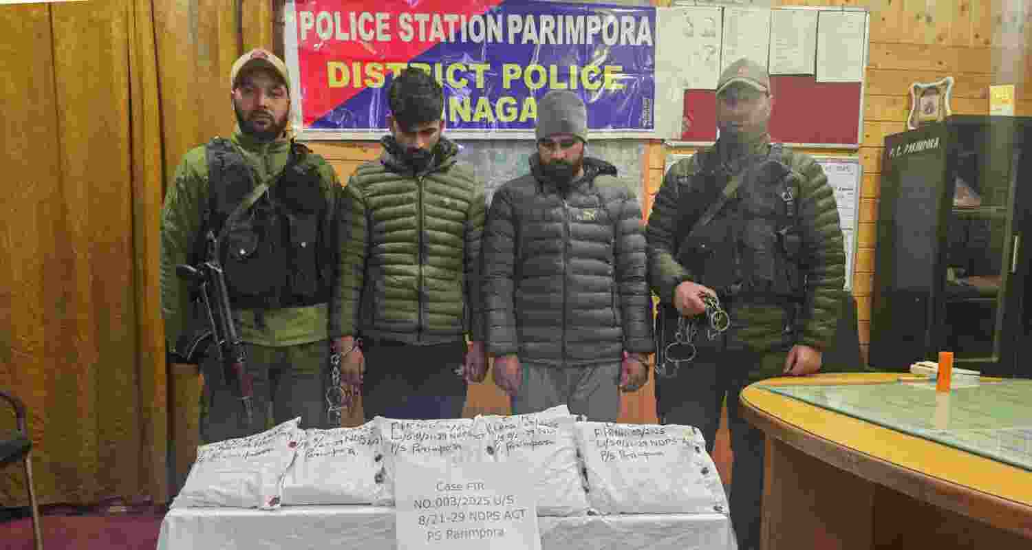 Srinagar police busts major drug racket, seizing 8 Kgs Heroin, and two key traffickers arrested. 
