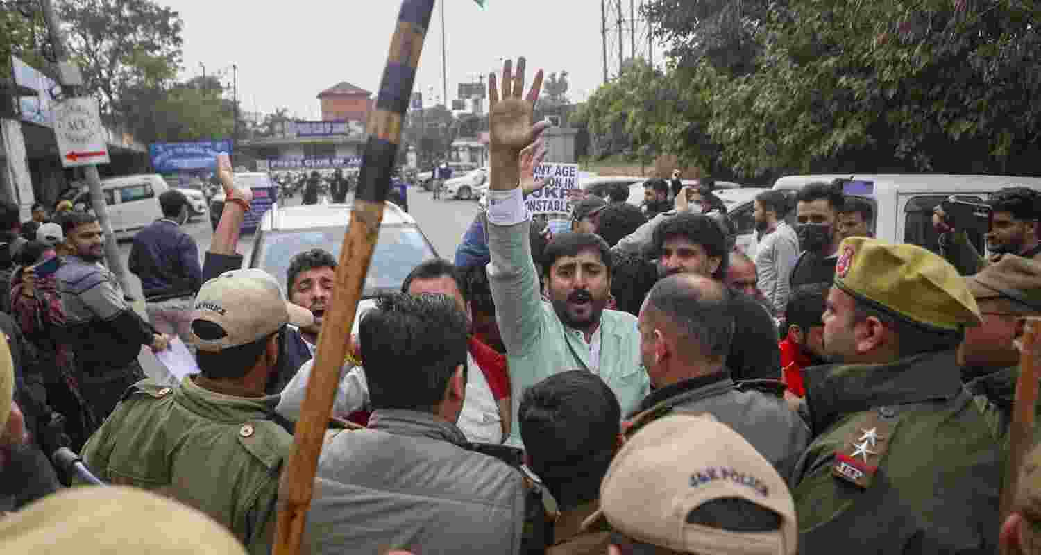 J-K police orders inquiry into officer’s actions at protest