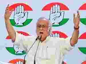 Jairam's pun on presser : First time 'new' EC speaking directly