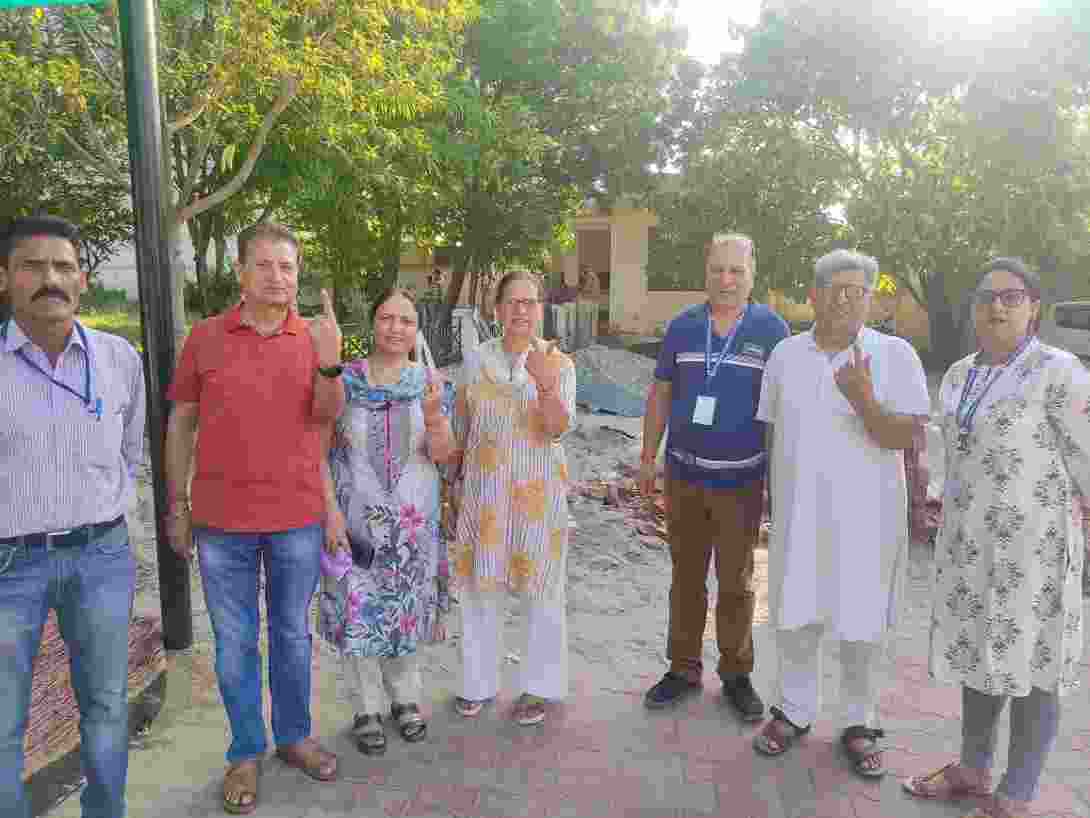 Thirty-two per cent polling by Kashmiri migrants was registered for the Baramulla Lok Sabha constituency, election officials have said.