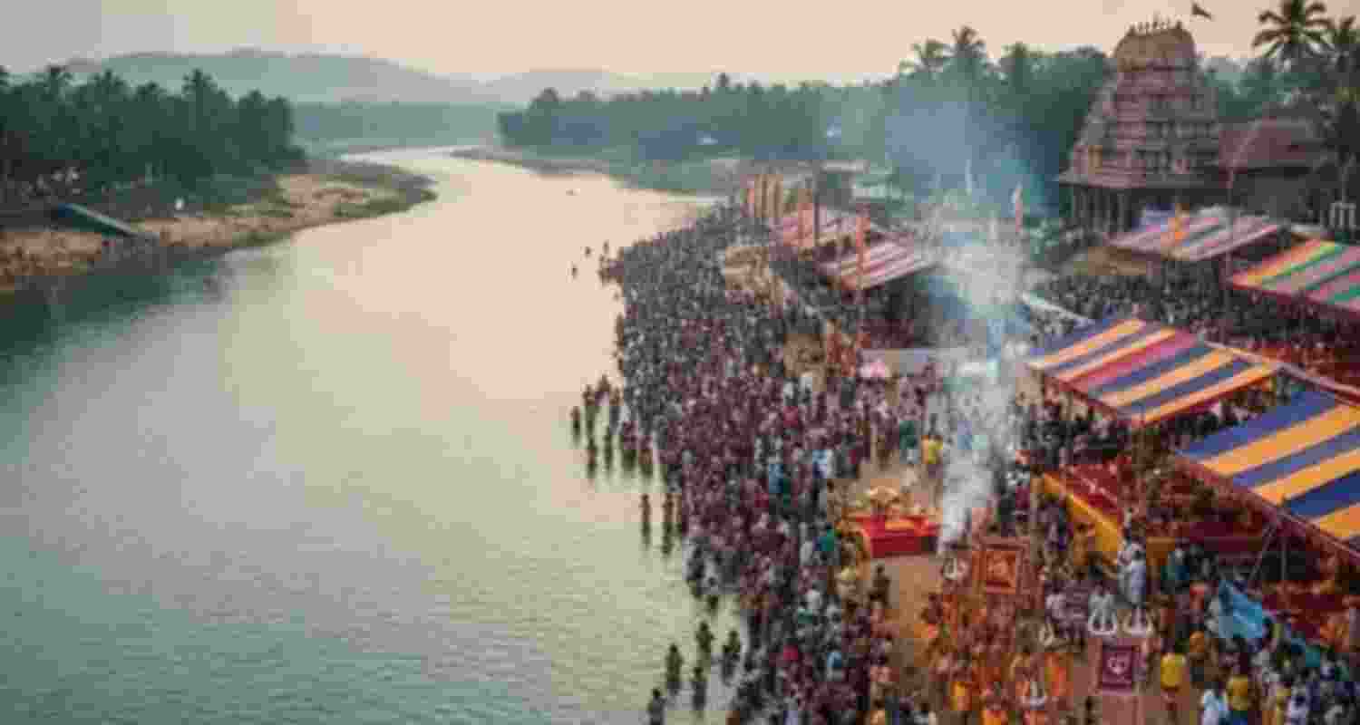 Kerala Kumbh Mela finds its home at the historic Mamankam grounds in Thirunavaya. Historically, this site hosted a grand medieval festival every 12 years, showcasing Kerala’s martial prowess and political history until the tradition was suppressed during the British takeover of Malabar. 