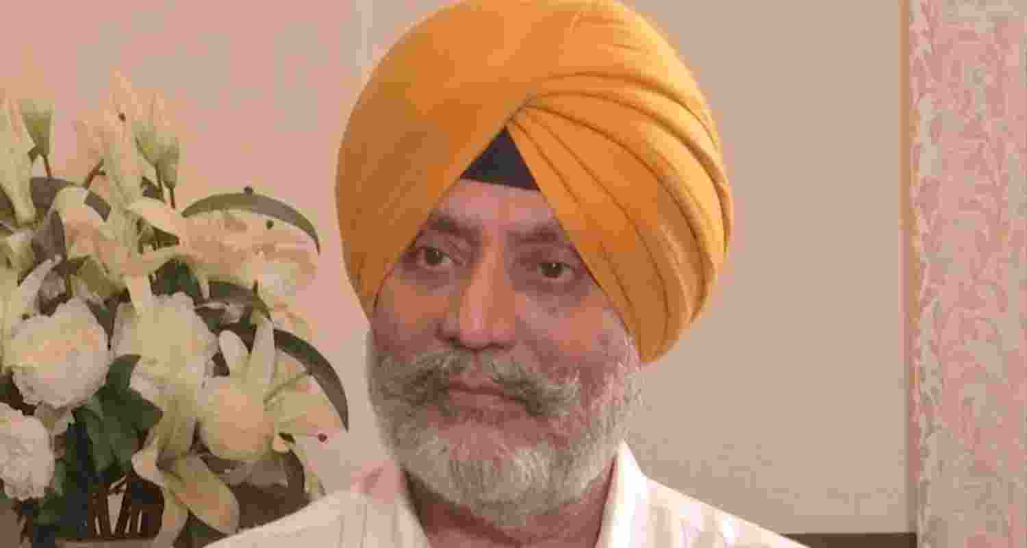 Retd Lt Gen slams Pak Chief for hiding in bunker, self-promotion