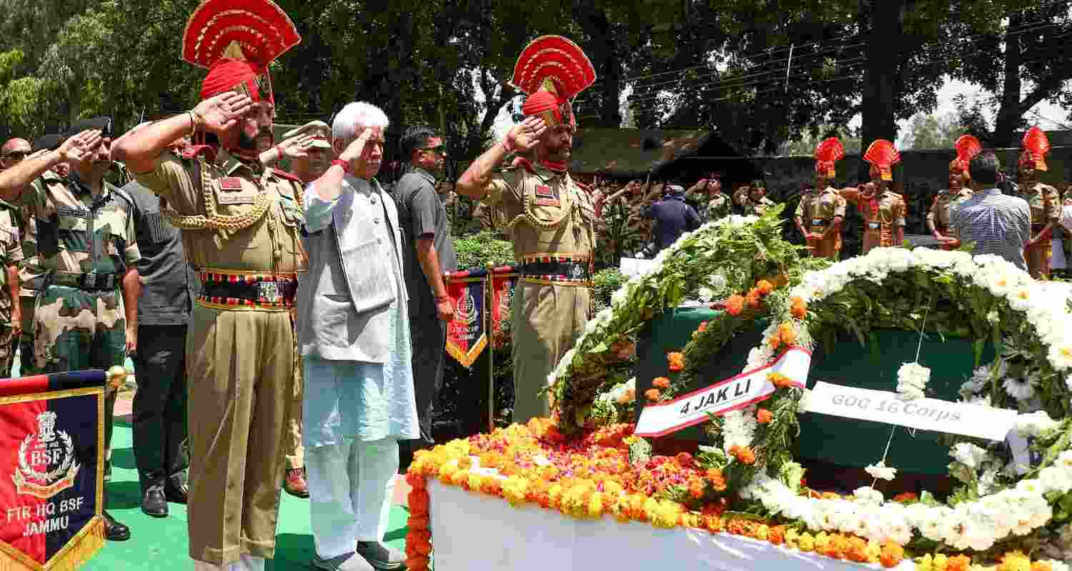 LG Sinha pays tribute to BSF Constable martyred in Pak firing