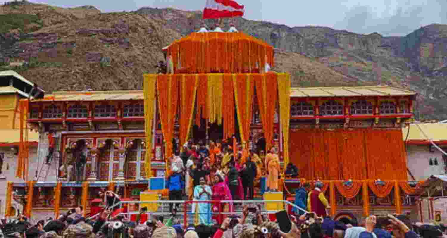 40 quintals of flowers adorn Badrinath temple ahead of opening