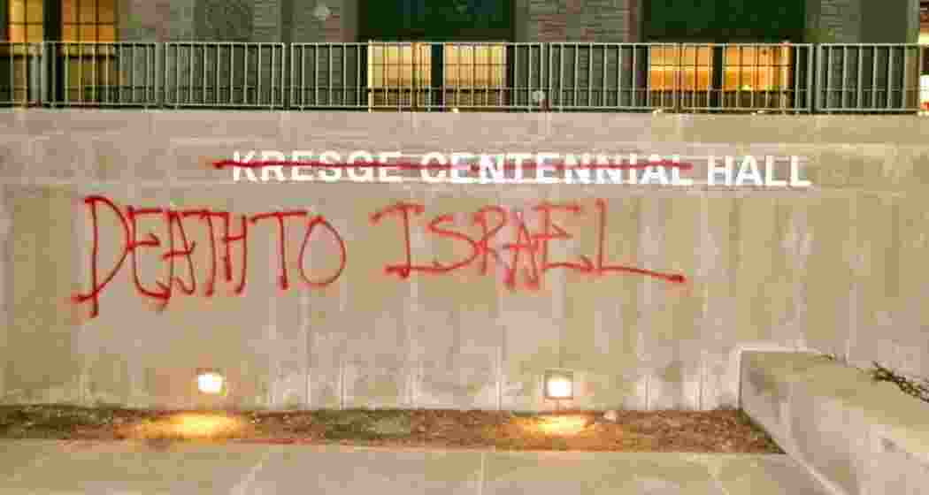 Graffiti reading “Death to Israel” appeared at Northwestern University outside the Holocaust Educational Foundation, prompting condemnation from Israeli officials and a disciplinary warning from the university’s president. (Image: X)