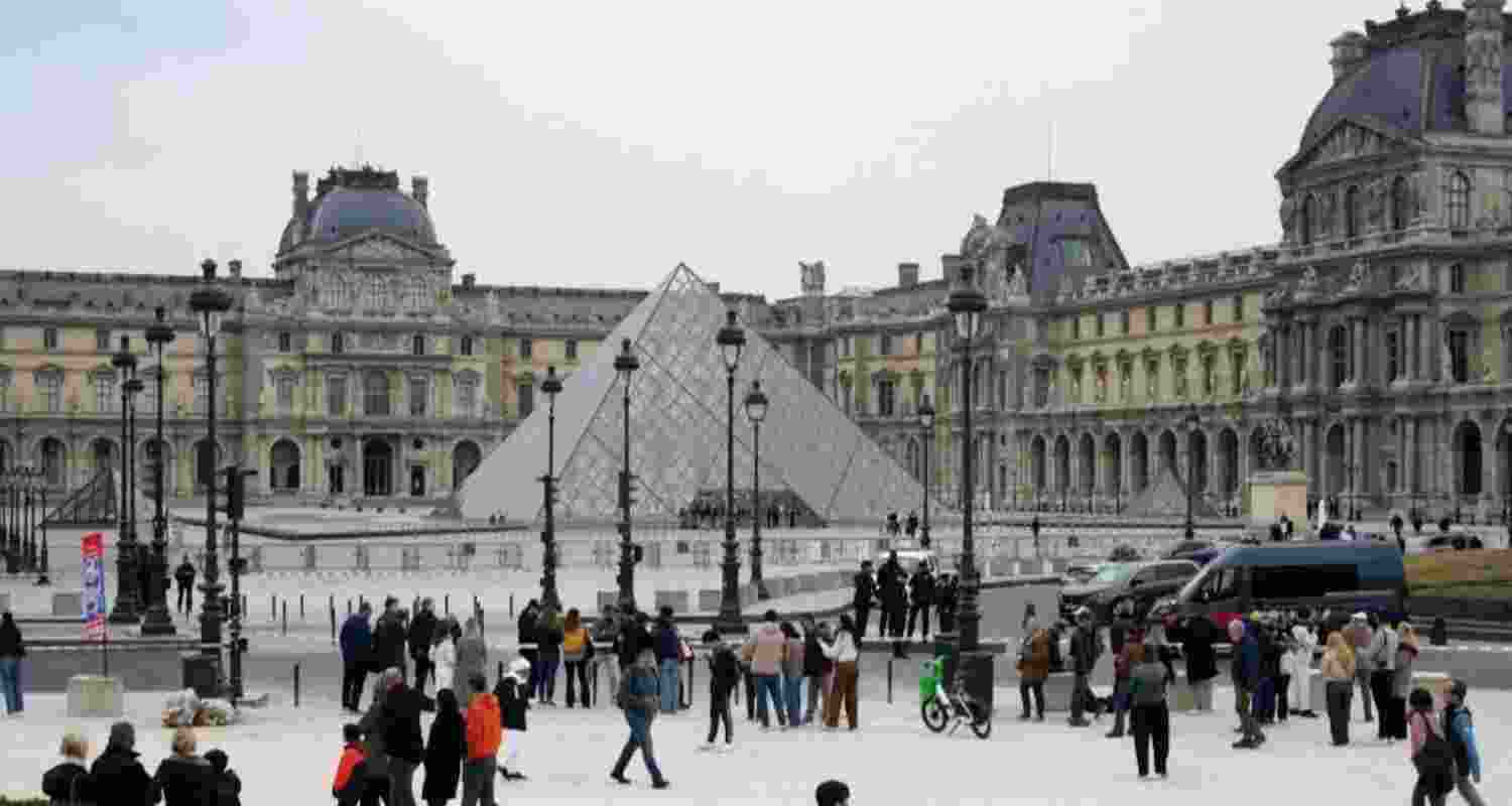 A representative image of Louvre museum in Paris.