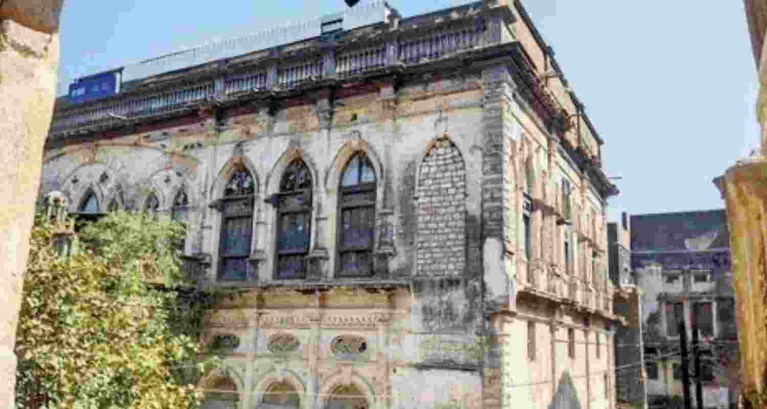 Who is demolishing Parveen Babi’s 200 years old heritage house?