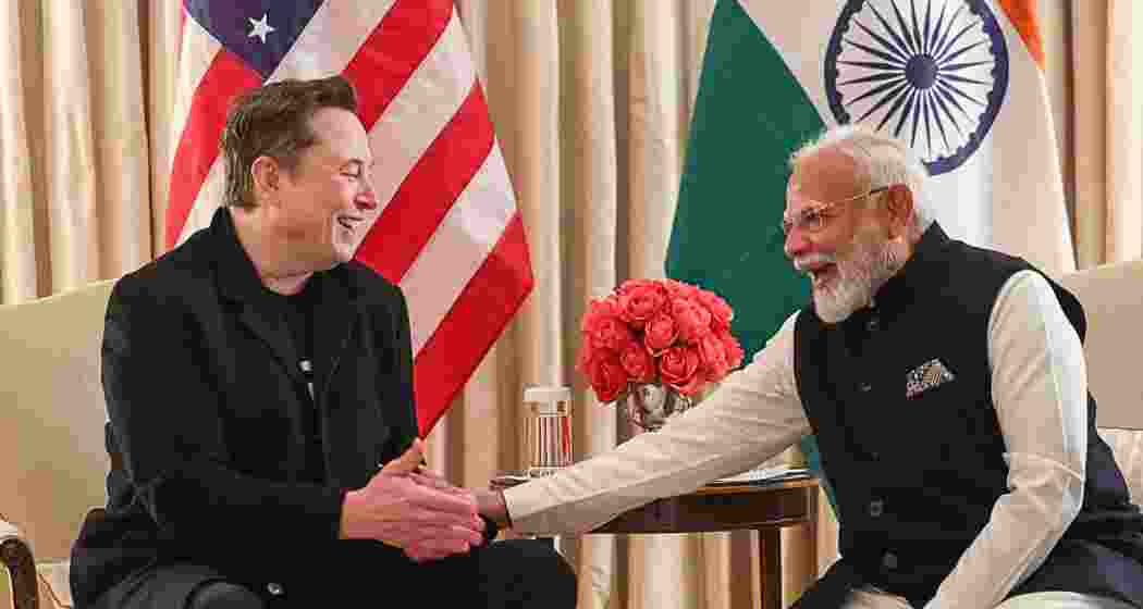 PM Modi is welcomed by scores of members of the Indian diaspora upon his arrival to the Blair house, Washington.