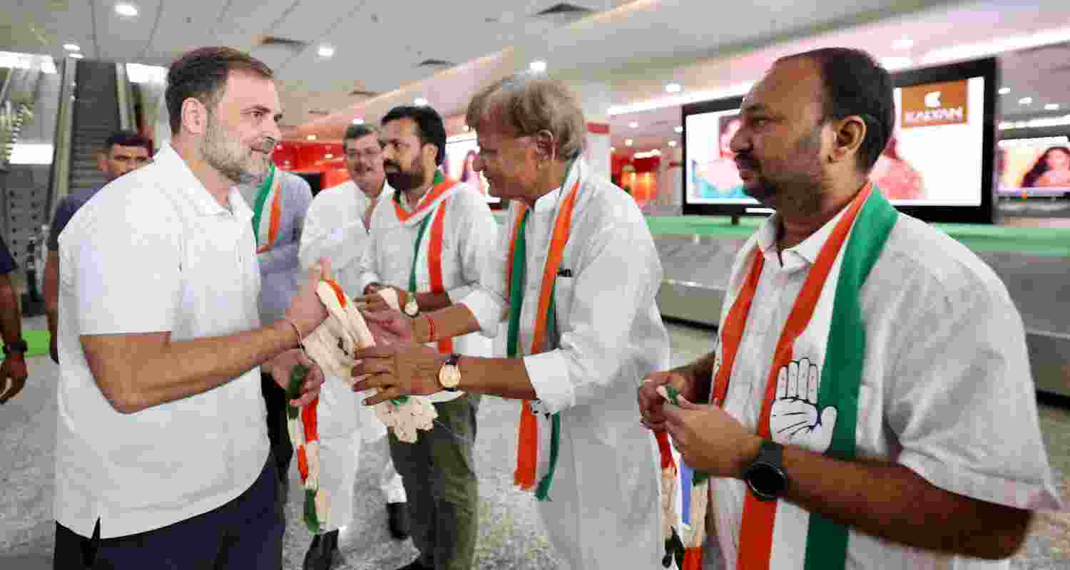 Leader of Opposition in Lok Sabha Rahul Gandhi receives a warm welcome by Gujarat Congress leaders at the Vadodara airport on Saturday.    