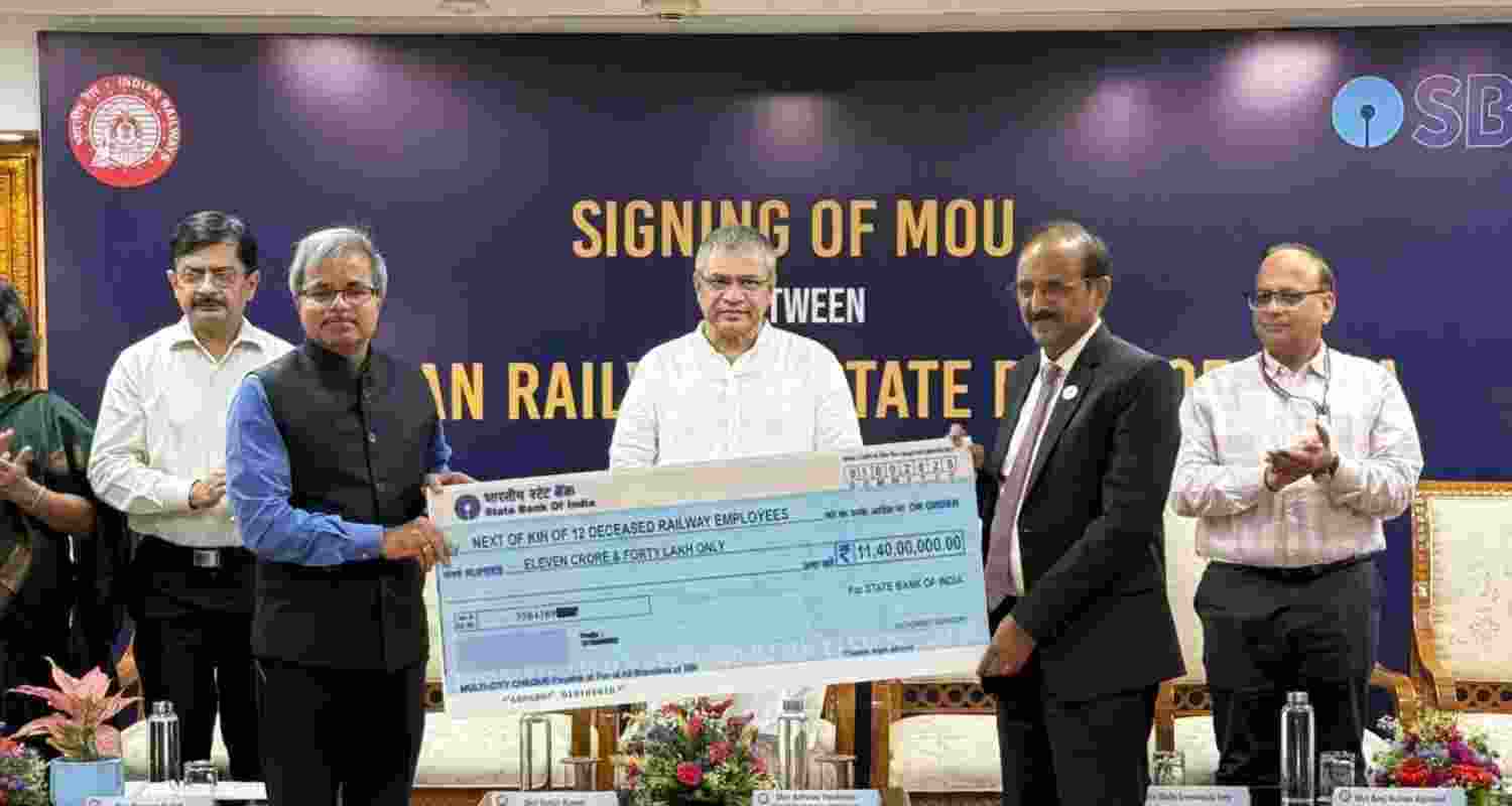 Indian Railways and SBI sign MoU to offer enhanced insurance benefits to railway staff, in the presence of Minister Ashwini Vaishnaw.