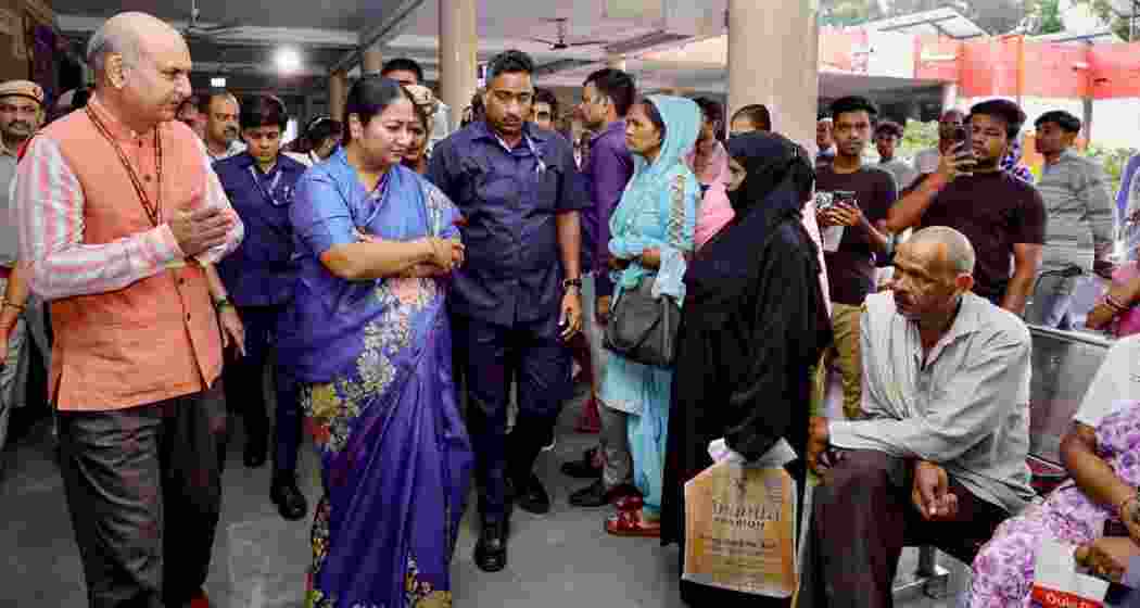 Delhi Chief Minister Rekha Gupta during an inspection of IHBAS hospital at Dilshad Garden, in New Delhi.