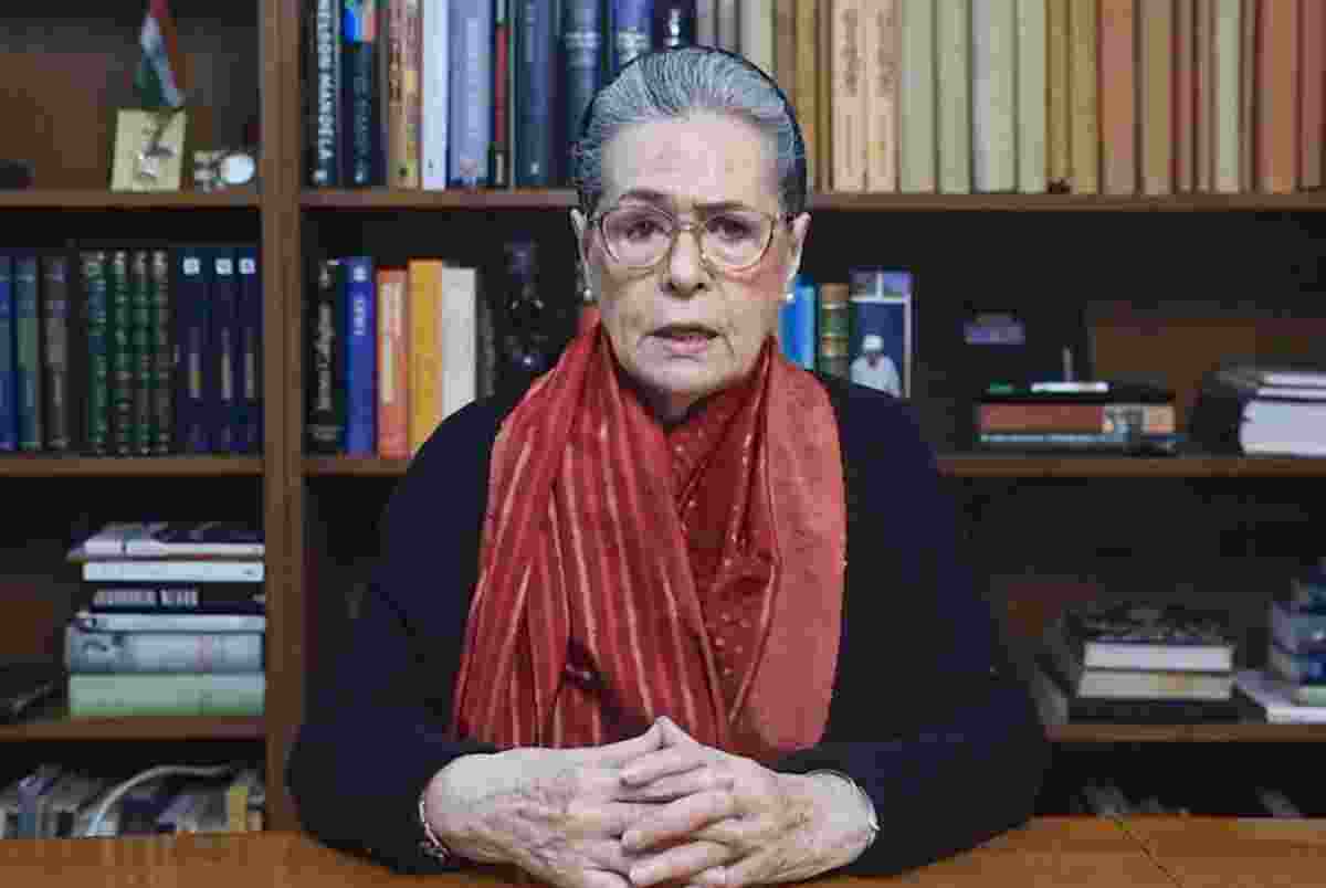 MGNREGA renaming :Sonia vows fight against new 'black law'