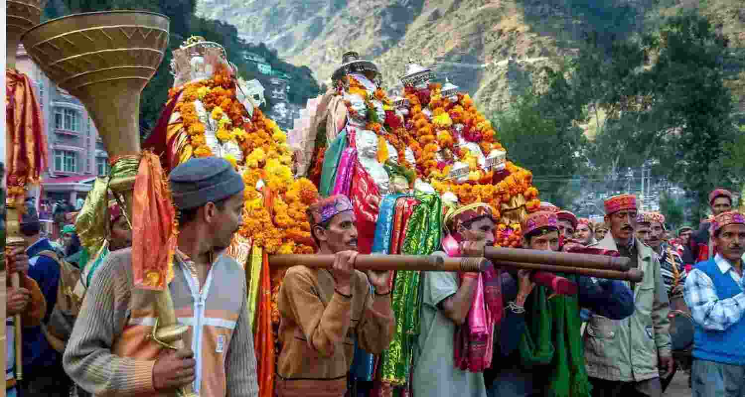 Well-known for its rich cultural and religious importance, the Kullu Dasehra Festival attracts thousands of visitors from across the state, country, and even abroad. This year’s celebrations will run from October 2 to October 8, promising a vibrant mix of tradition and festivity.