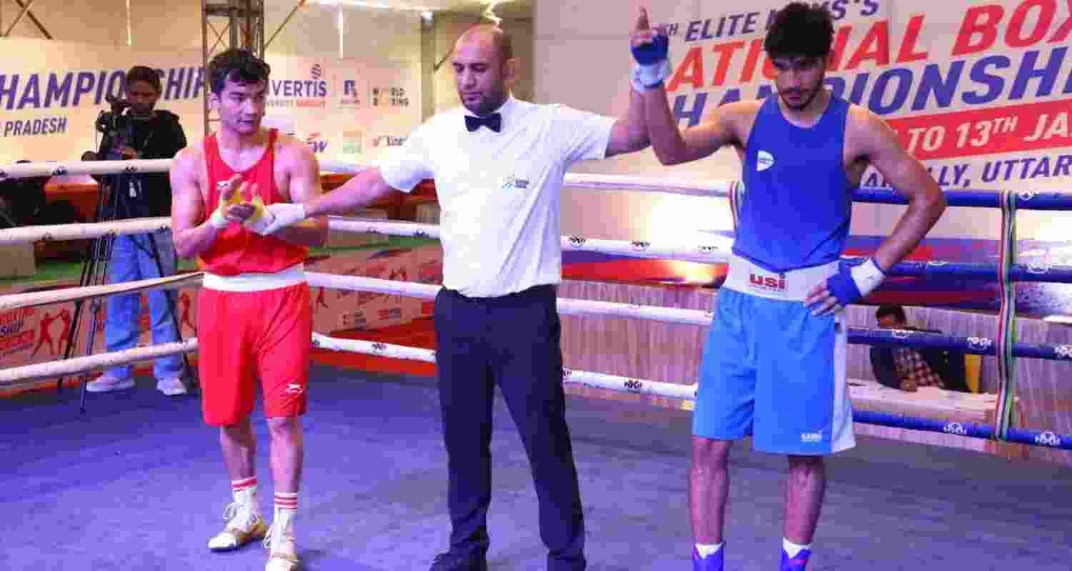Abhinash Jamwal defeats Shiva Thapa in thrilling semi final of Men's National Boxing Championship.
