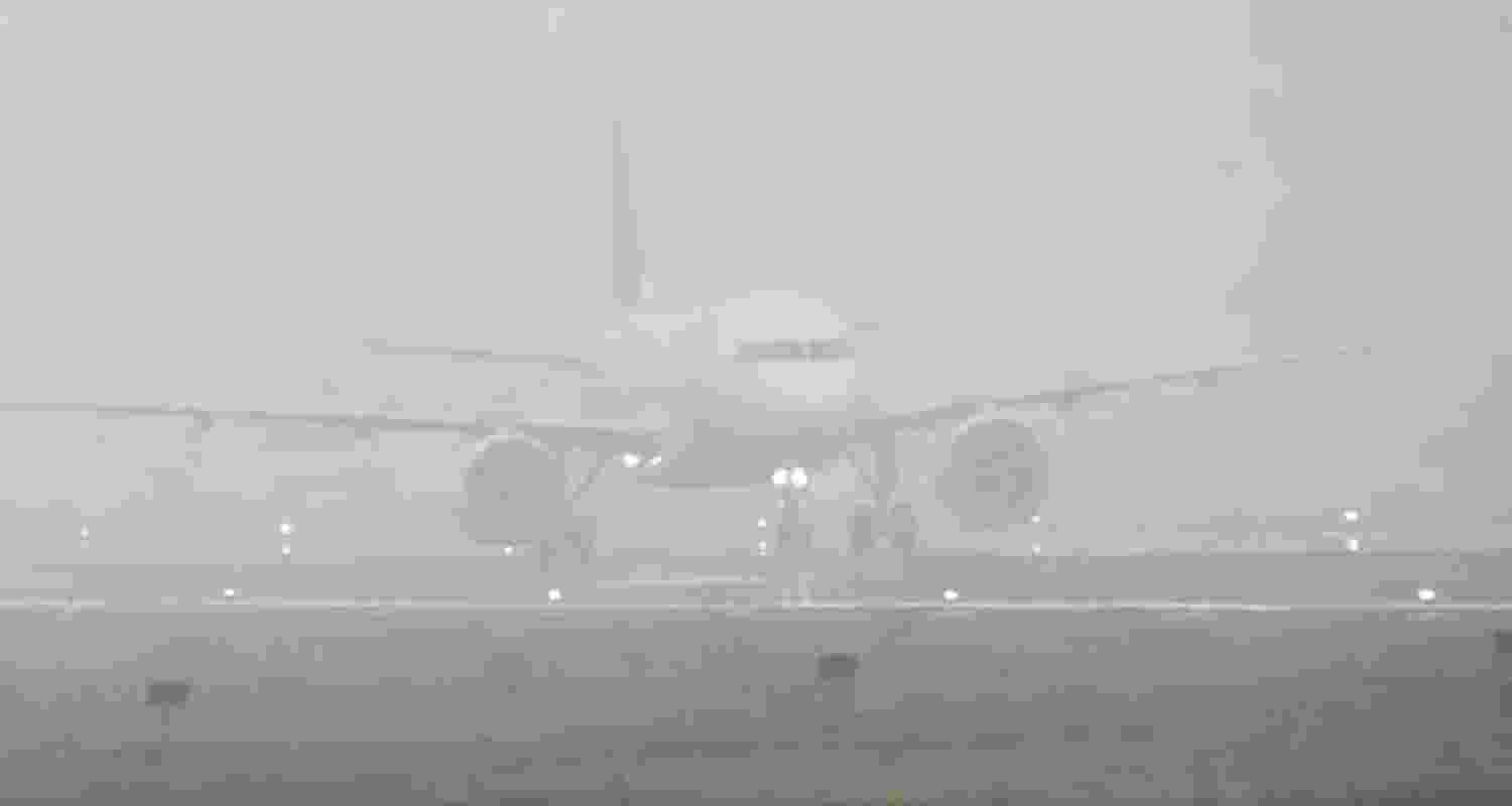 Dense fog delays flights and disrupts travel in Ranchi.