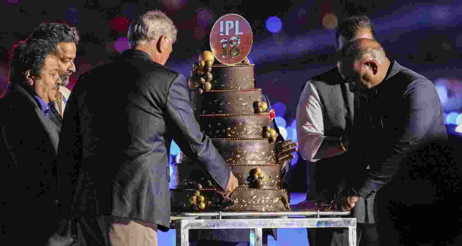 Karan Aujla, Disha Patani, SRK, Kohli dazzle at IPL 2025 opening show.