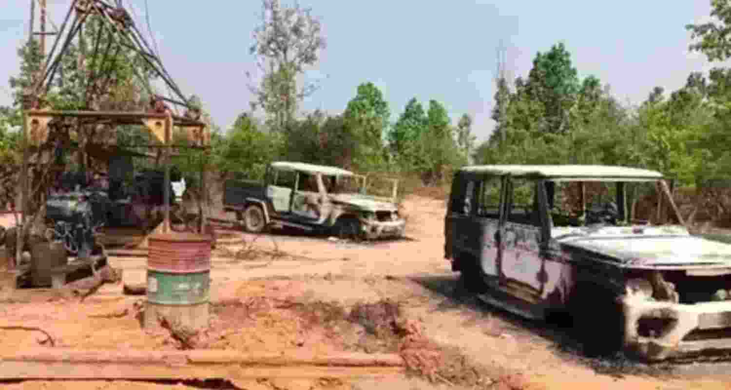 Vehicles torched in Latehar police launch probe.