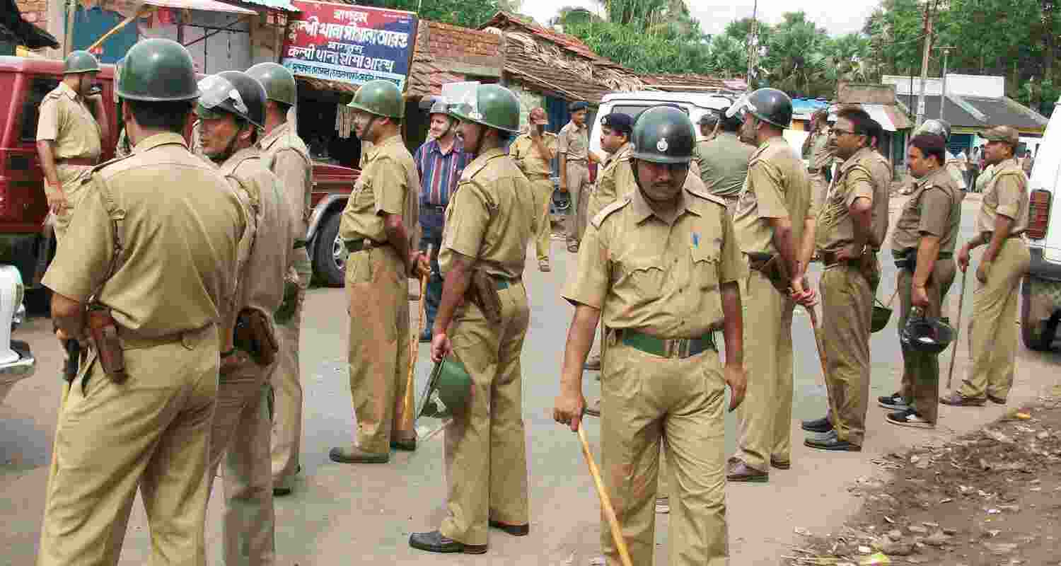 Police-miscreants clash in WB’s Maheshtala area. File Photo.