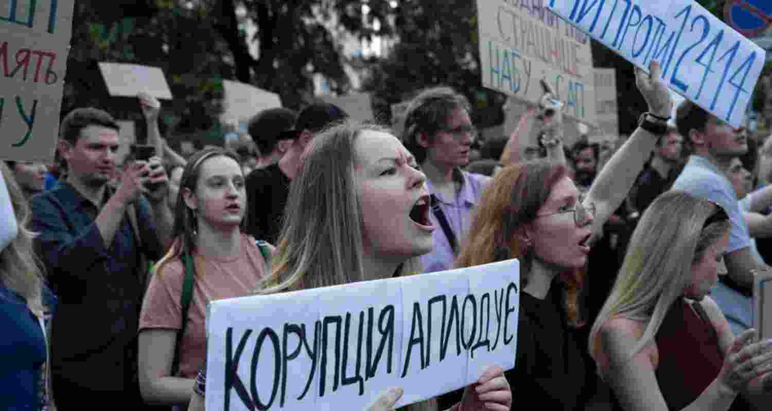 Zelenskyy Faces Anger Over Anti Corruption Clampdown.