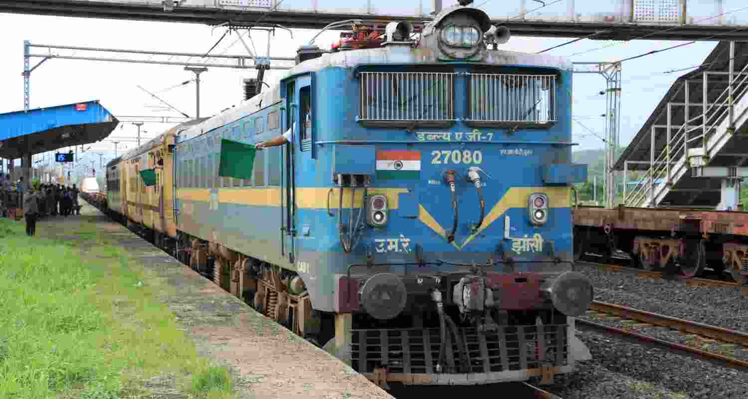 Ro-Ro train with private cars arrives in Goa from Kolad.