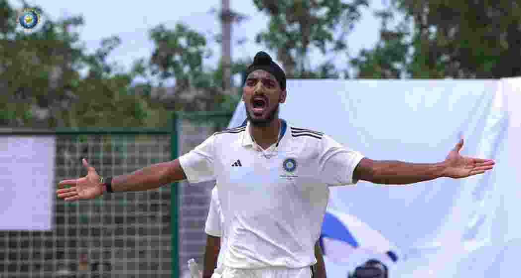 Arshdeep Singh dismisses Kumar Kushagra to break the 51-run stand as India D defeats India B in the Duleep Trophy match. Image taken from BCCI X.