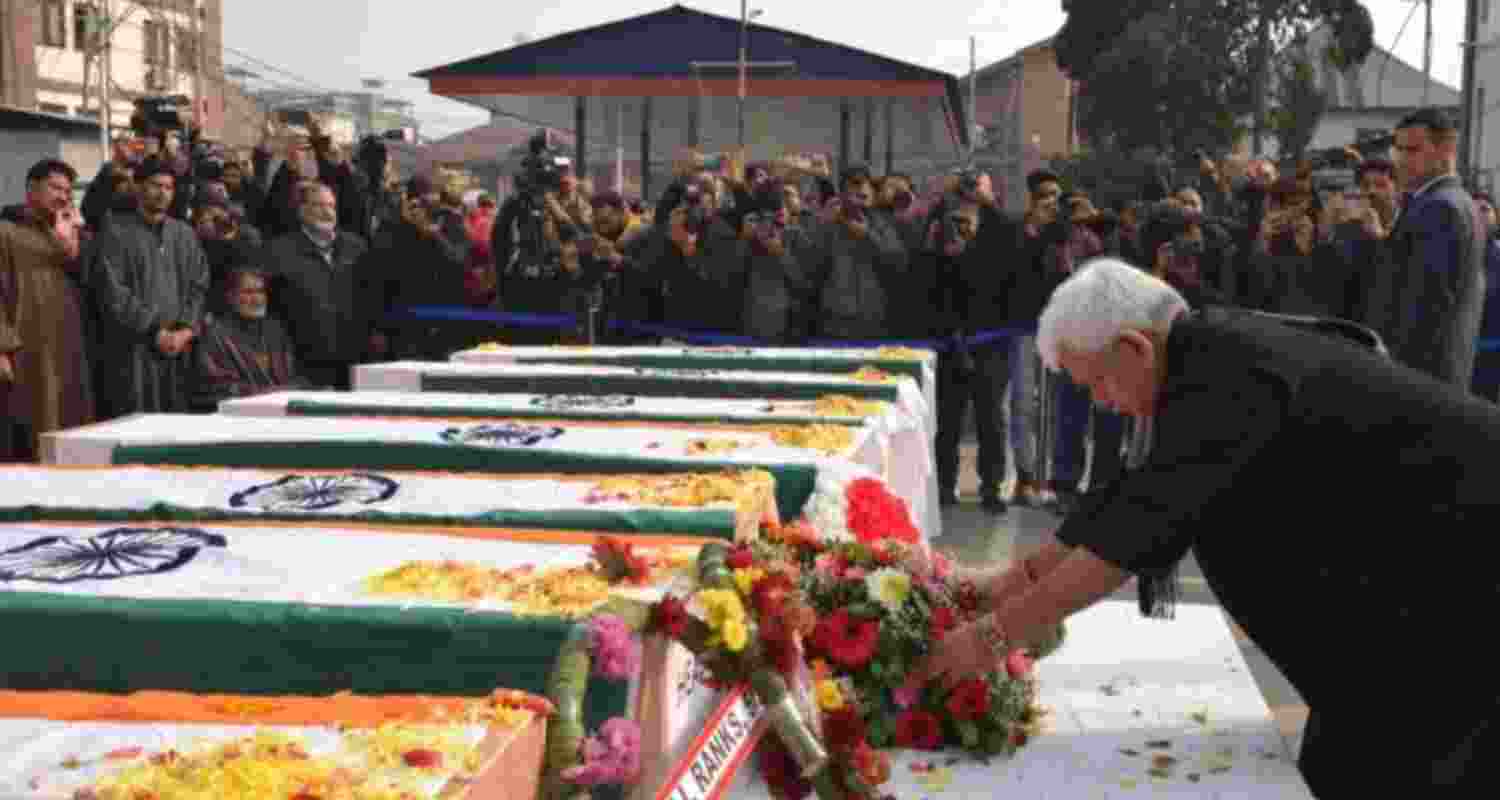 LG pays floral tributes to officials killed in Nowgam blast