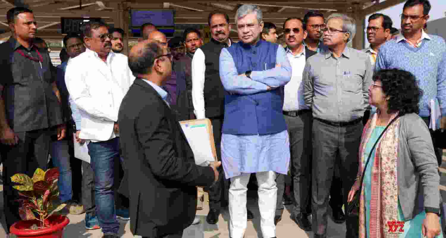 Vaishnaw inspects Ganga Rail Bridge, Phaphamau for Kumbh