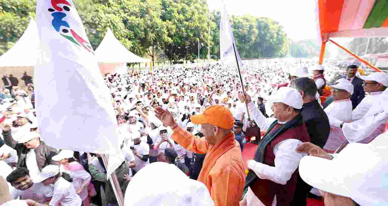 CM Yogi flags off 'Run for Cooperative Marathon' in Lucknow