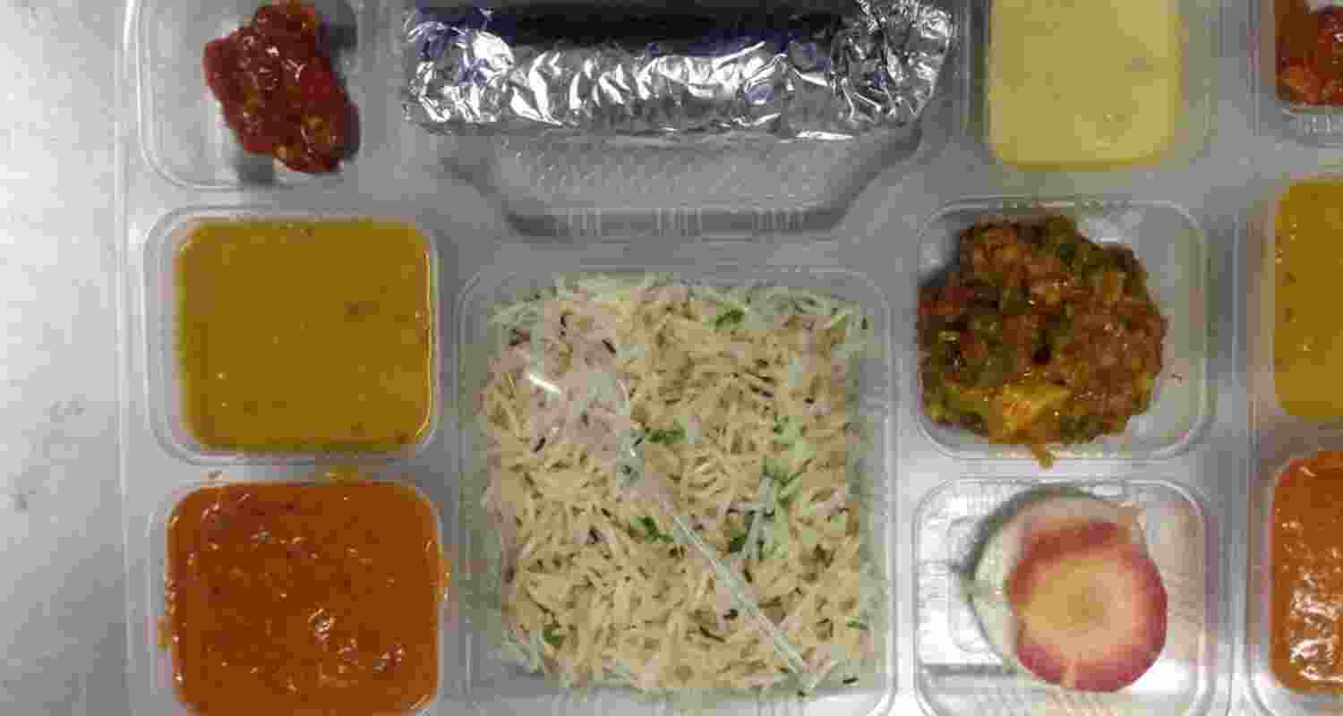 Unhygienic meal for Vande Bharat seized in Kochi raid