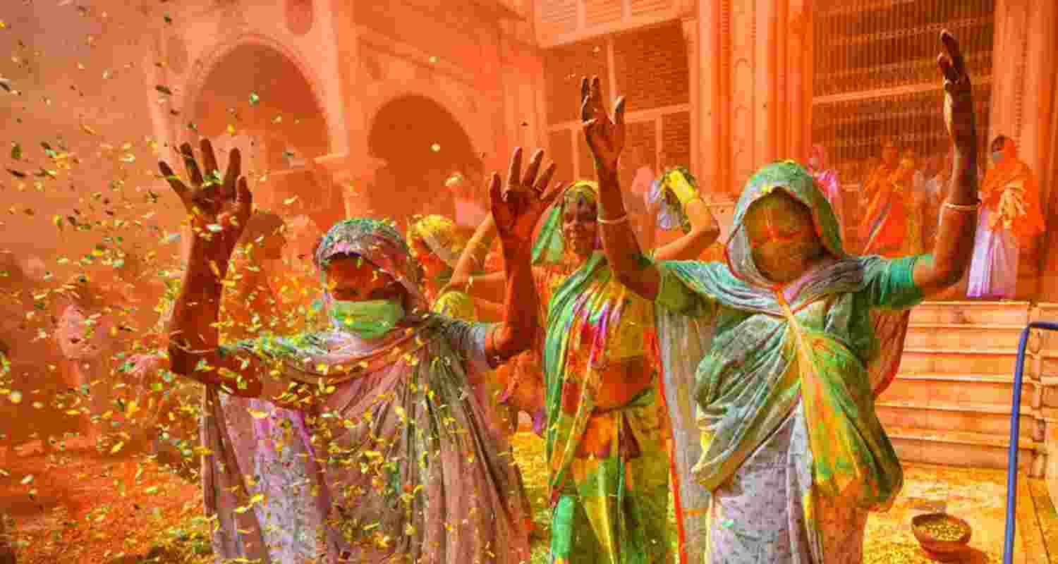 Widows playing Holi in Vrindavan, Uttar Pradesh. Image via X.