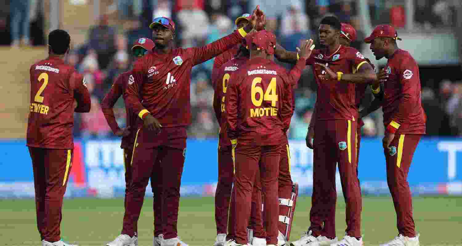 A statement released by Surrey Cricket said “one of the playing teams is stuck in heavy traffic north of the river”.