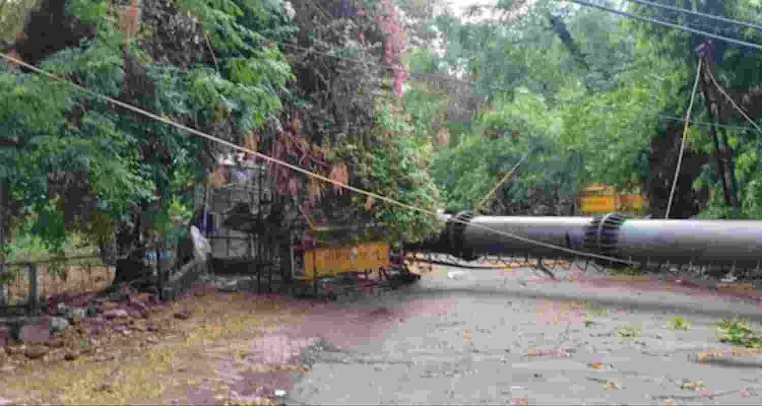 100-ft mobile tower falls in Delhi due to strong winds, heavy rain