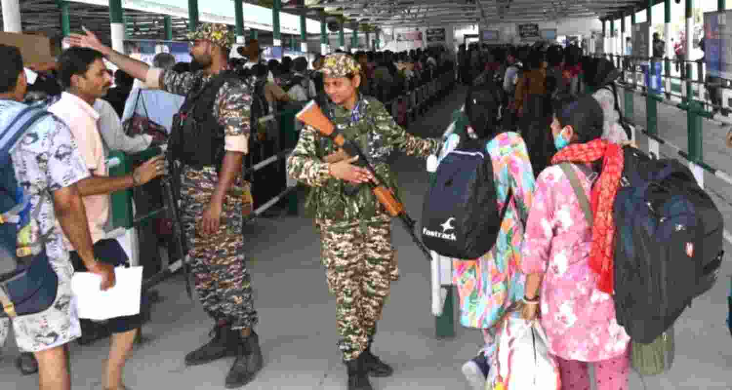 Tenth batch of over 9,100 Amarnath Pilgrims leave for Valley